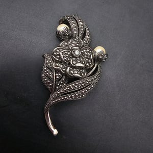 KJL for Avon Brooch Floral Flower Faux Pearl Vintage Kenneth Jay Lane Jewelry