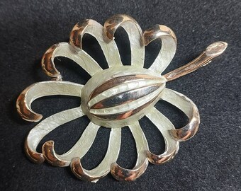 Vintage Pastelli Gold Tone Abstract Flower Brooch Costume Jewelry