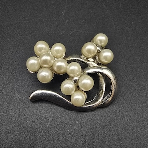 Faux Pearl Flower Brooch Silver Tone VIntage Costume Jewelry