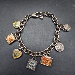 Pulsera con dije del símbolo de la paz de Brighton, tono plateado, bisutería imagen 6
