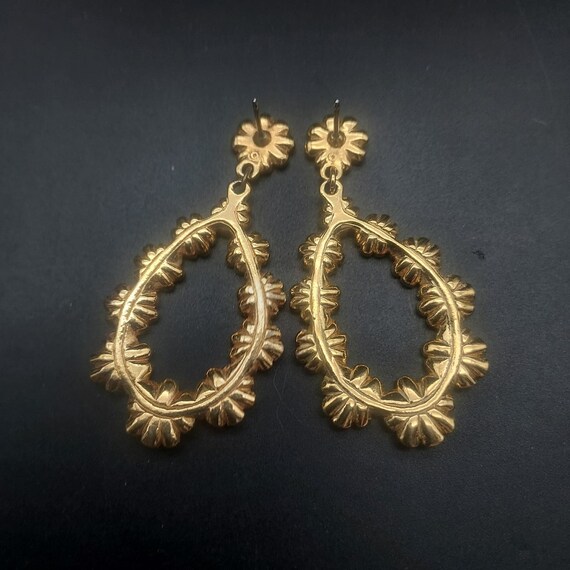 Avon Gold Tone Floral Earrings Dangle Drop Vintag… - image 2
