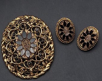 Gold Tone Black Obsidian Brooch Clip On Earrings Jewelry Set Floral Scroll