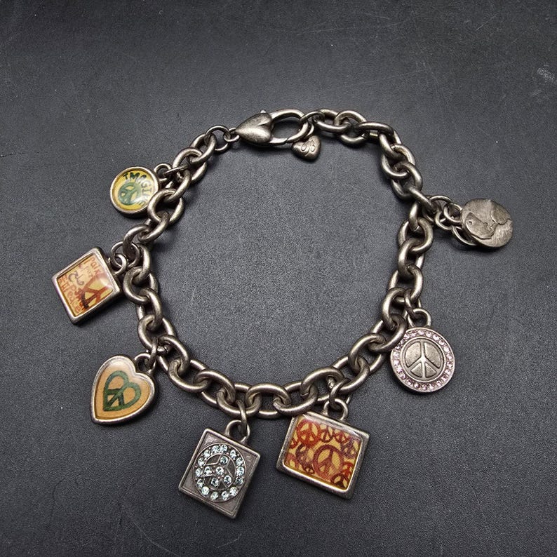Pulsera con dije del símbolo de la paz de Brighton, tono plateado, bisutería imagen 1