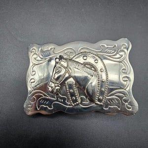 Horse Head Horse Shoe Belt Buckle Silver Tone Horse Riding Western Theme