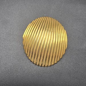 Kathie Lee Ribbed Oval Scarf Clip Sea Shell Vintage 1980s Accessory