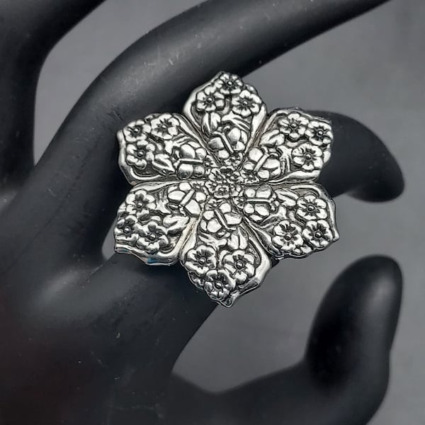 Silver Tone Flower Ring Size 6 Statement Fashion Jewelry