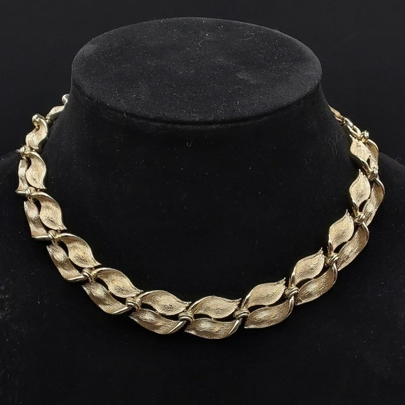 Lisner Gold Tone Necklace Vintage Costume Jewelry - image 1