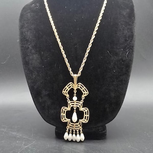 Vintage 1970s Pendant Necklace Faux Pearls Gold Tone Costume Jewelry