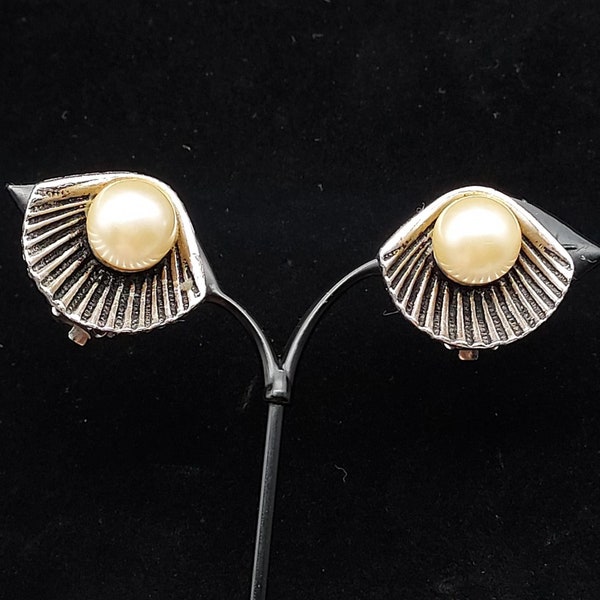 Sarah Coventry Sea Shell Clip On Earrings Faux Pearls Vintage Costume Jewelry