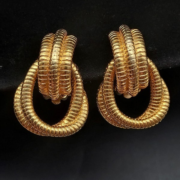 Large Gold Tone Door Knocker Clip On Earrings Ribbed Vintage 1980s Jewelry