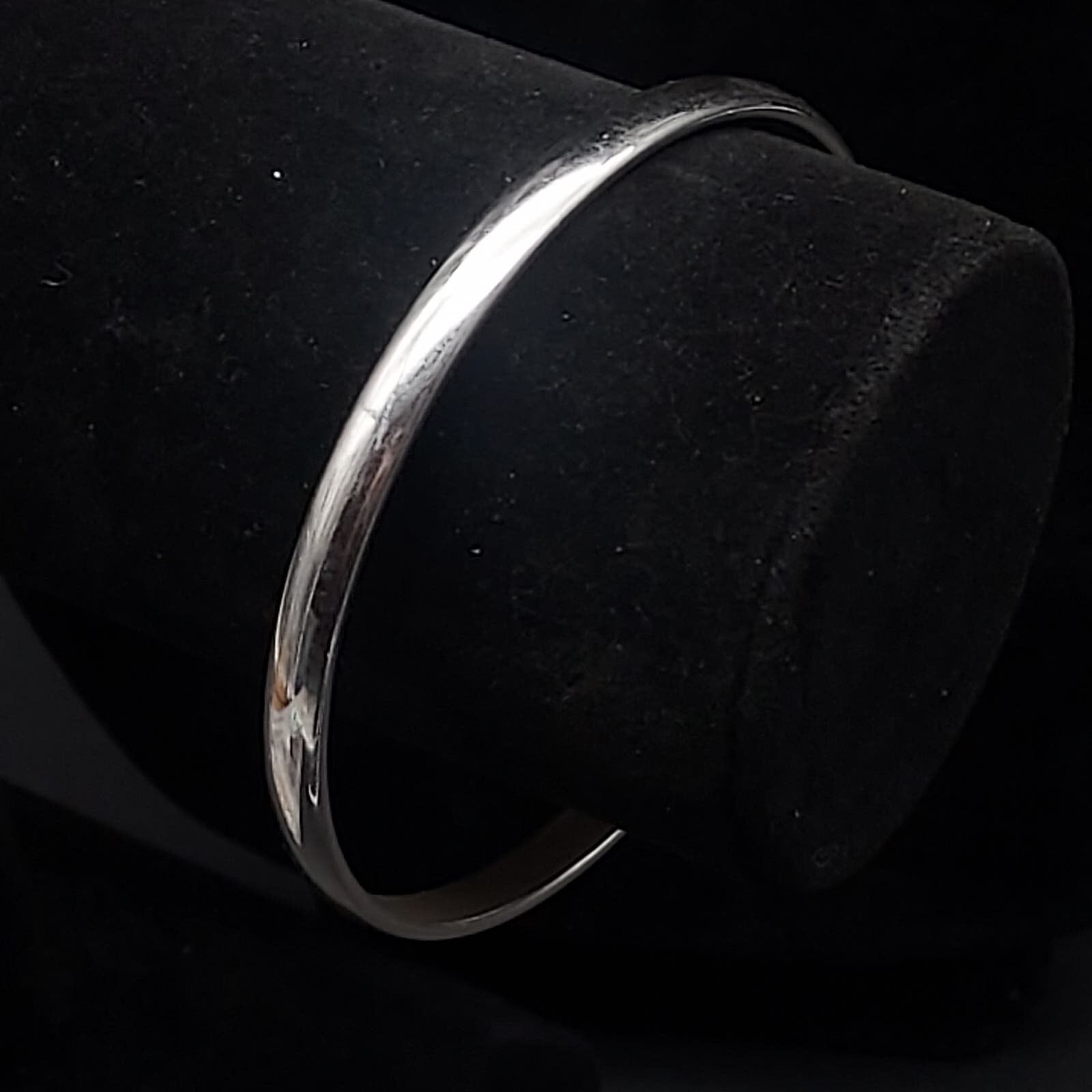 Monet Silver Tone Bangle Bracelet Vintage Costume Jewelry Classic