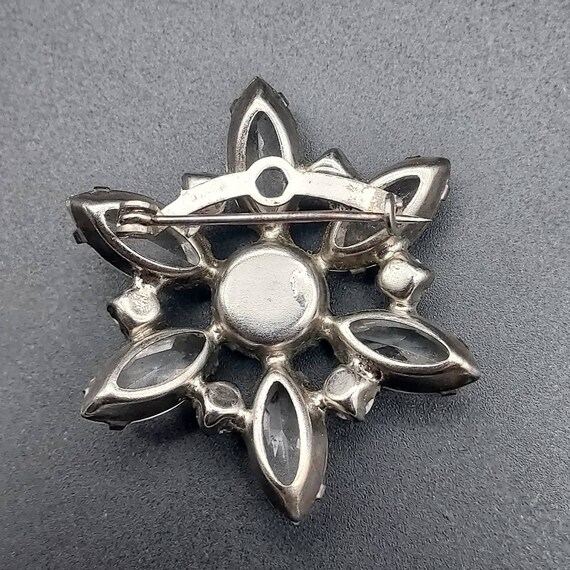 Vintage C-Clasp Rhinestone Brooch Star Shape Open… - image 7