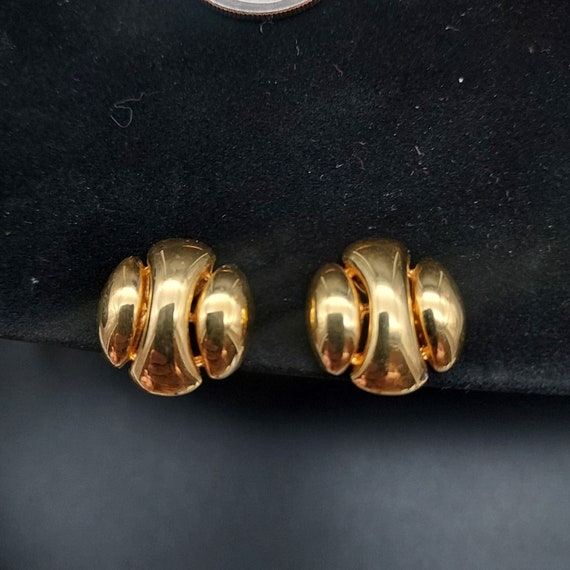 Napier Gold Tone Clip On Earrings Vintage Costume… - image 8