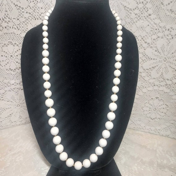 Vintage Monet Necklace White Round Graduated Beads