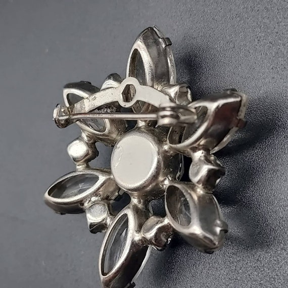 Vintage C-Clasp Rhinestone Brooch Star Shape Open… - image 9