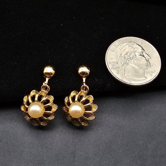 Avon Gold Tone Flower Clip on Earrings Faux Pearl Vintage - Etsy