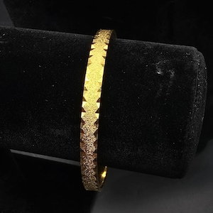 Crown Trifari Gold Tone Bangle Bracelet Brushed Vintage Costume Jewelry