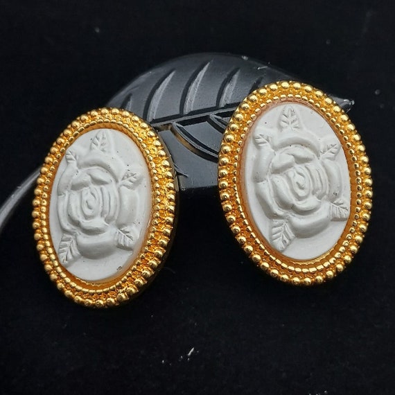 Hallmark Flower Cameo Earrings White Acrylic Gold 