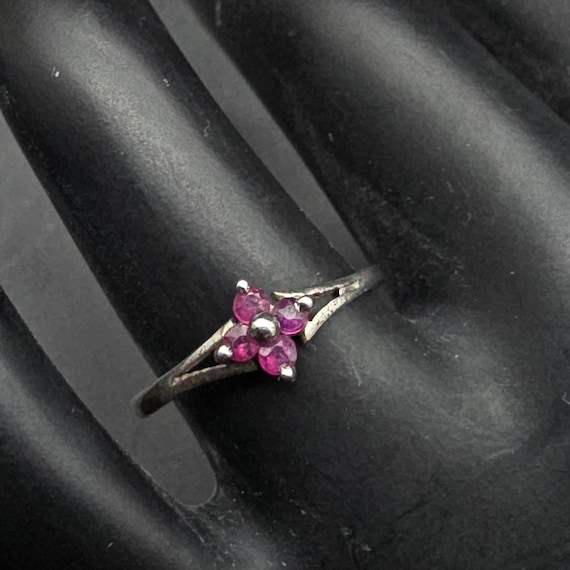 Sterling Silver Ruby Flower Ring Size 6 Petite Da… - image 1