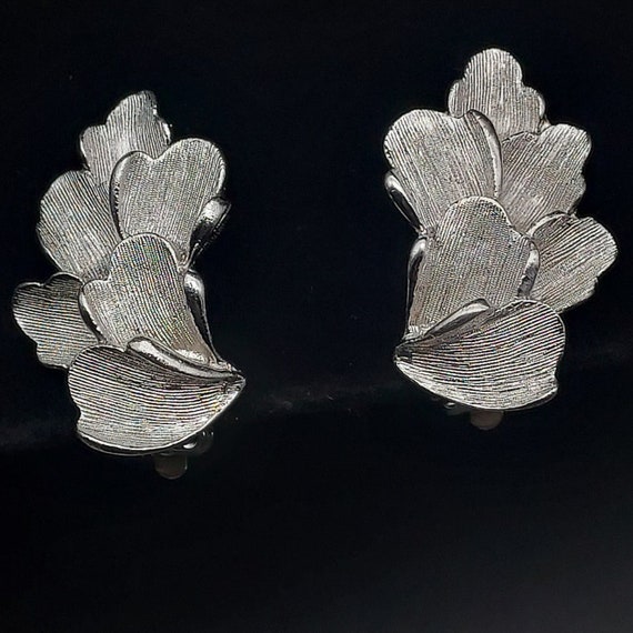 Judy Lee Clip On Earrings Silver Tone Textured Le… - image 1
