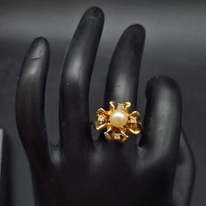 Vintage Gold Tone Flower Ring Faux Pearl Rhinestone Cocktail Costume Jewelry