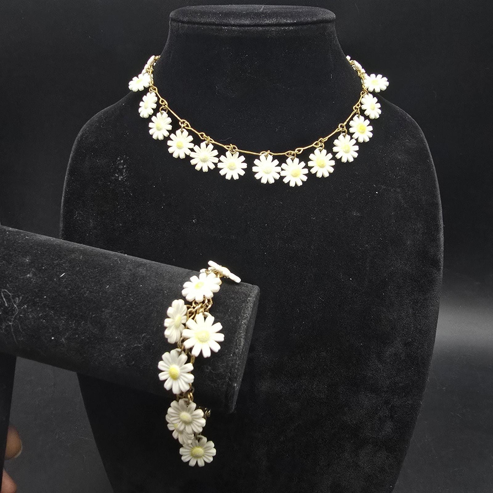 Daisy Crystal Necklace - Etsy