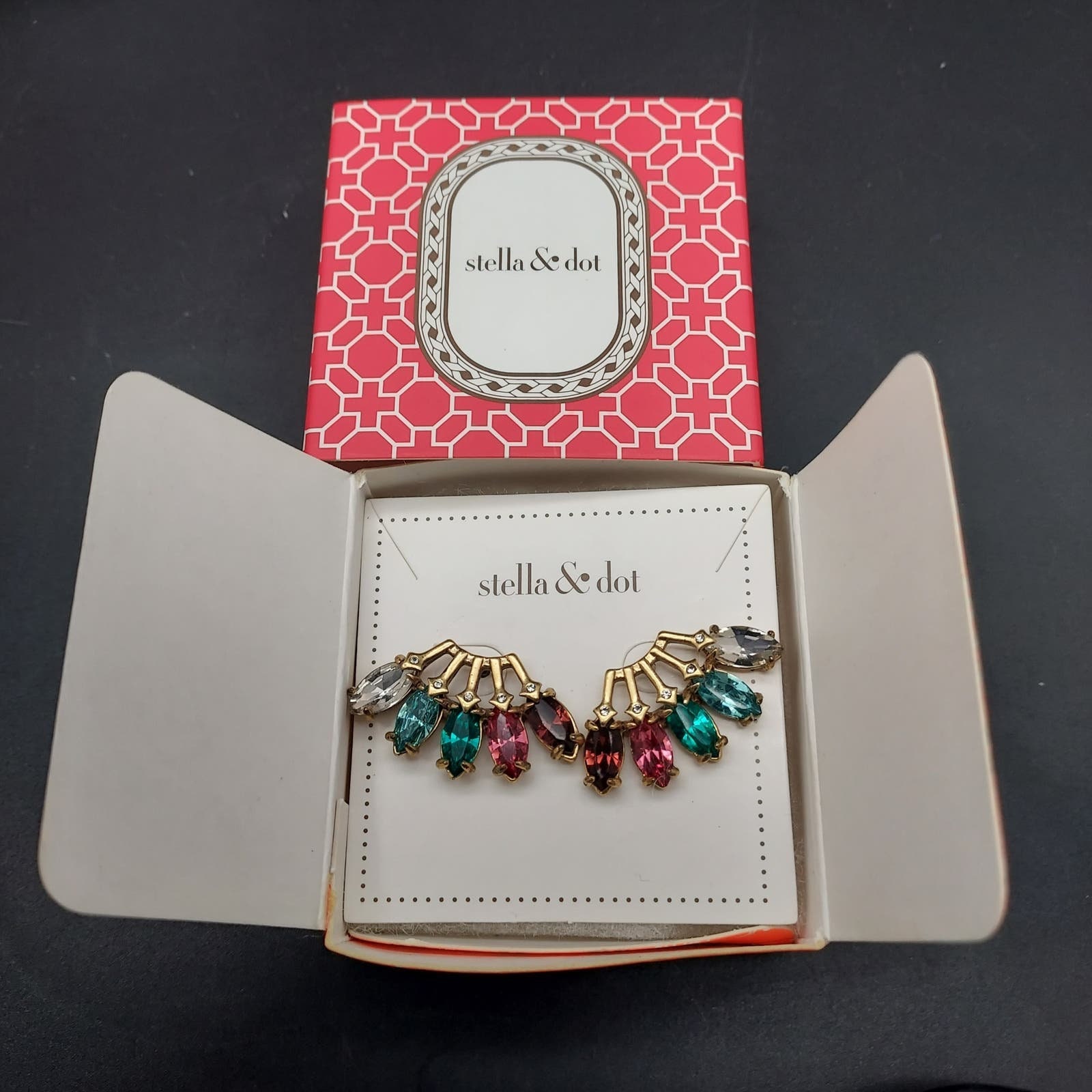 New Earrings: 500+ Designs from Around the World: Estrada