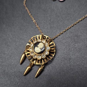 Vintage Black White Cameo Pendant Necklace Gold Tone Charm