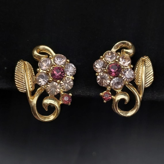 Coro Purple Rhinestone Flower Screw Back Earrings… - image 1