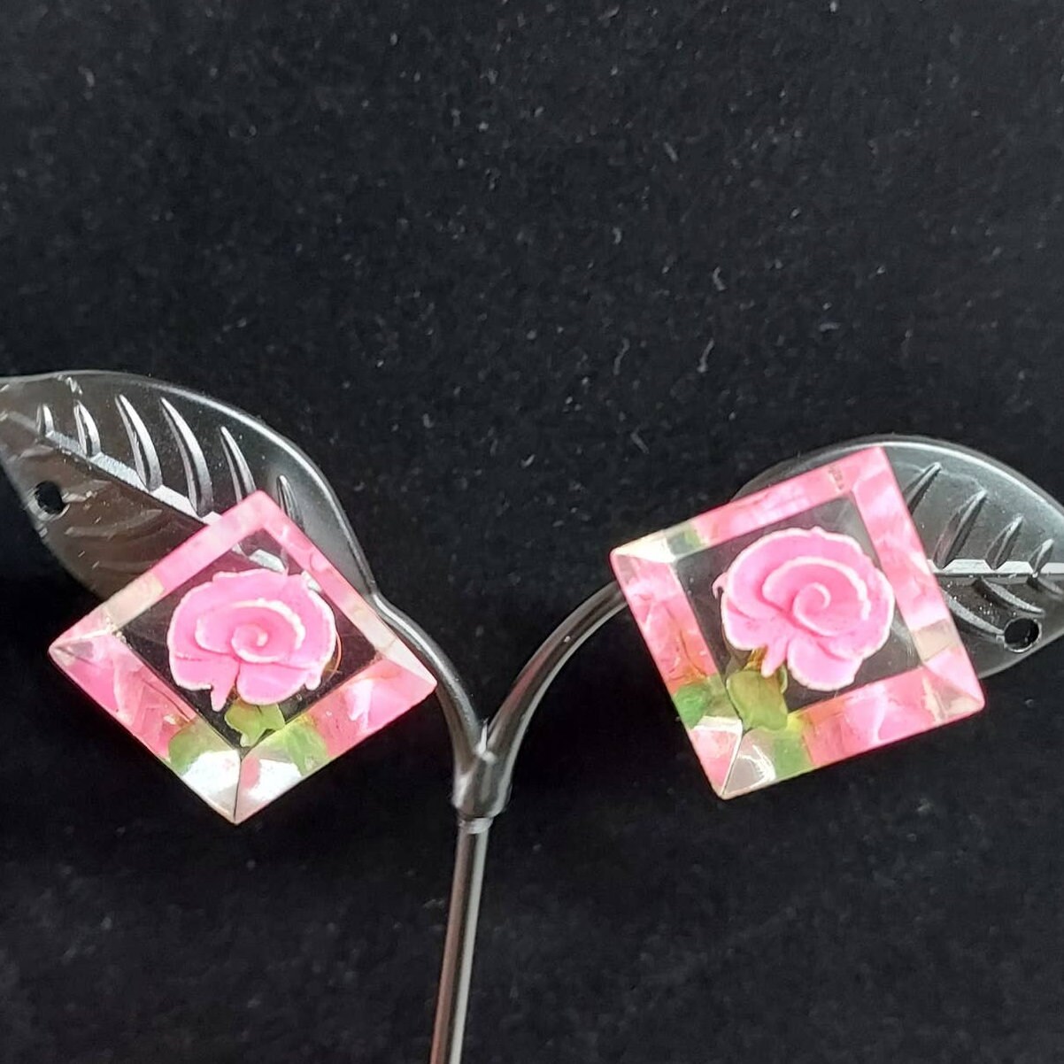 ピアス [KATENKELLY] Flower Power Unbalanced Earrings Vintage Lucite Screw Back Earrings Pink Carved Clay Flowers