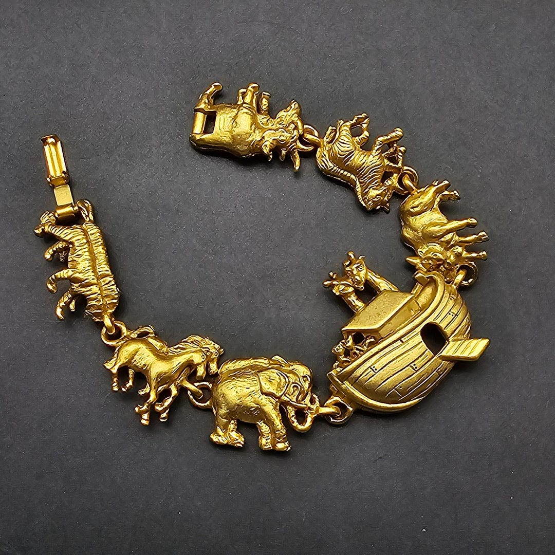 【 大感謝セール】 Noahs AJC Ark Costume Signed Link Charm Bracelet Tone Gold アクセサリー
