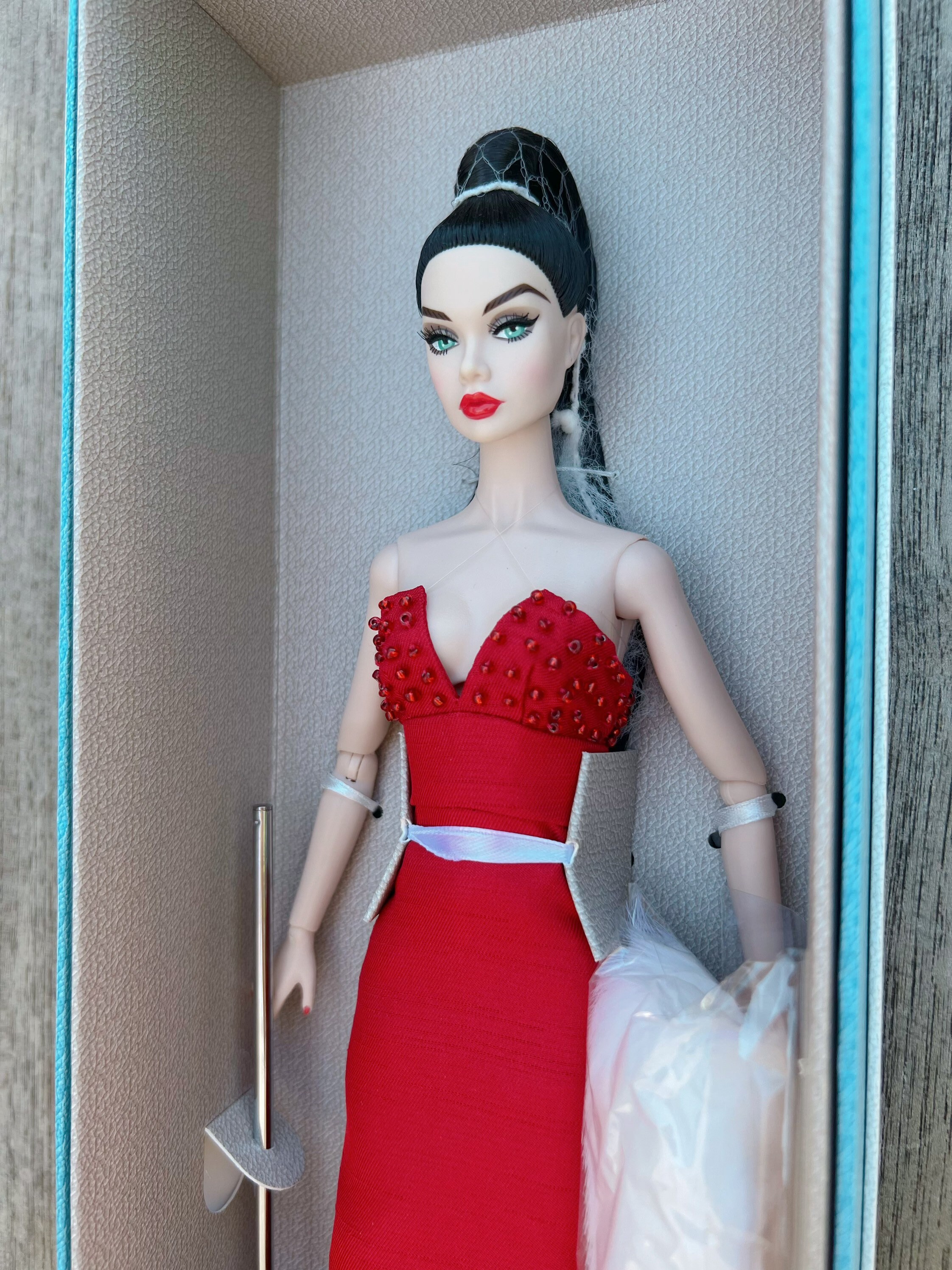 Integrity Toys 2024 When In Paris POPPY PARKER Doll WClub