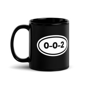 Pickleball 0-0-2 Oval Black and White Design on Black Glossy Mug