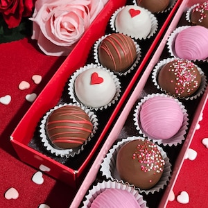 6 Valentine&#39;s cake balls