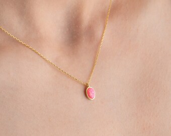 Collana con opale rosa: ciondolo ovale in oro, pietra portafortuna di ottobre