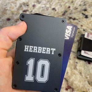 Los Angeles Laders Spieler Jersey Metall Geldbörse | Einzigartiges Fußball Fan Accessoire für Karten & Bargeld | Geschenk für Ladegeräte Fans | Ehemann Geschenk