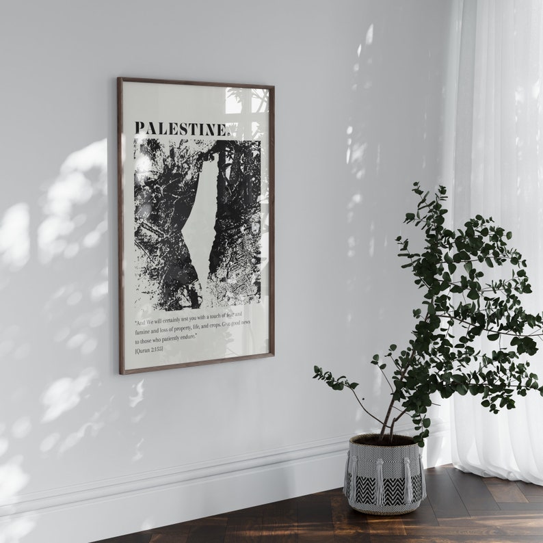 Utskrivbar väggkonst Minimalistisk Palestinakarta Koranvers Engelska Gratis Palestinakonstverk Nedladdningsbar Poster Minimal Neutral Muslimsk Heminredning bild 4