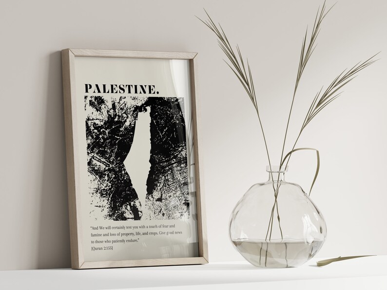 Utskrivbar väggkonst Minimalistisk Palestinakarta Koranvers Engelska Gratis Palestinakonstverk Nedladdningsbar Poster Minimal Neutral Muslimsk Heminredning bild 6