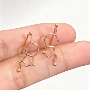 Roségouden oorbellen met dopaminemolecuul, wetenschappelijke geometrische hangsieraden