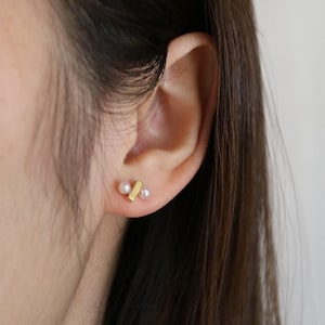 Japanese Akoya Pearl Percent Sign Stud Earrings 18K Solid Yellow Gold Rare 3mm