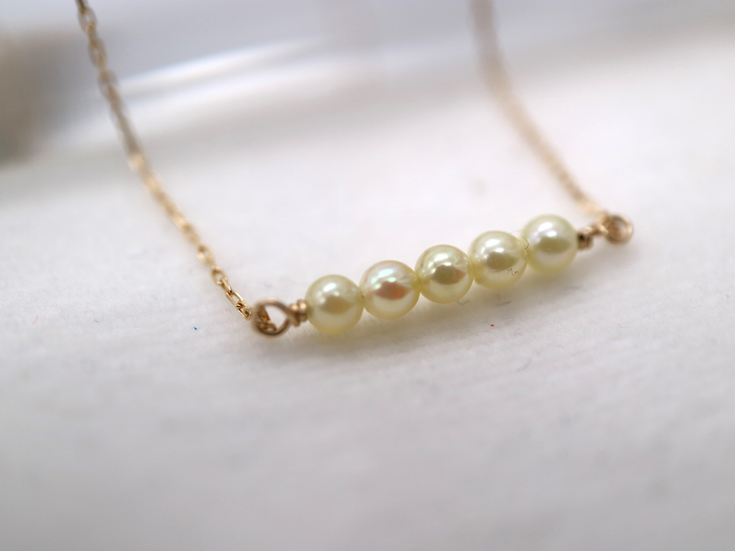 希少な極小アコヤ真珠バーペンダントネックレス 2.5mm シャンパン 