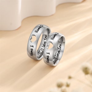 Anillos personalizados para parejas Bandas de apilamiento simples y delicadas personalizadas Anillos de plata de acero Anillo de promesa de aniversario para hombres Mujeres