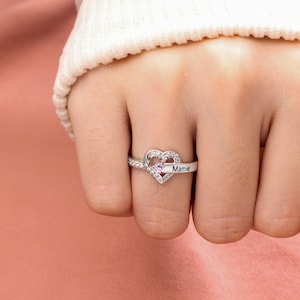 Personlig födelsestensring för kvinnor, Anpassad familjefödelsestensring, Mors ring, Graverad namnring, Mors dag-present, Present till mamma bild 8