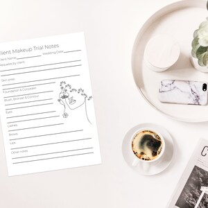 Puede incluir: Una hoja de notas de prueba de maquillaje imprimible con un dibujo de línea de un rostro de mujer con flores. La hoja incluye secciones para el nombre del cliente, las solicitudes del cliente, la preparación de la piel, la base y el corrector, el rubor, el bronceador y el contorno, los ojos, las pestañas, las cejas, los labios y otras notas.