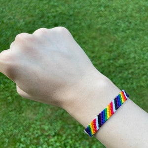 Pulsera de aliados LGBTQ+ para aliados, apoyo queer, LGBTQIA, pulsera con bandera del orgullo gay, arcoíris, negro y blanco