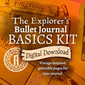 Könnte beinhalten: Ein digitales Download-Kit für ein Bullet Journal im Vintage-Stil. Das Kit enthält druckbare Seiten für dein Journal. Der Text auf dem Bild lautet "The Explorer's Bullet Journal Basics Kit - Digital Download - Vintage inspired, printable pages for your journal."