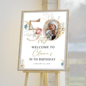Modèle de plaque de bienvenue nombre floral doré 50e, plaque de bienvenue 50e moderne, affiche 50e avec photo, modèle d'anniversaire noir et or, 50THBI