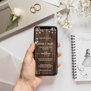 Modello di invito di nozze rustico per dispositivi mobili digitali, luci rustiche in legno e muratura, download immediato, modello auto-modificabile, RWDNG