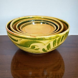 Vintage Mexican crockery 4 bowls, Tlaquepaque. Rare and hard to find, red clay with yellow glaze and green design. Used set, good condition
