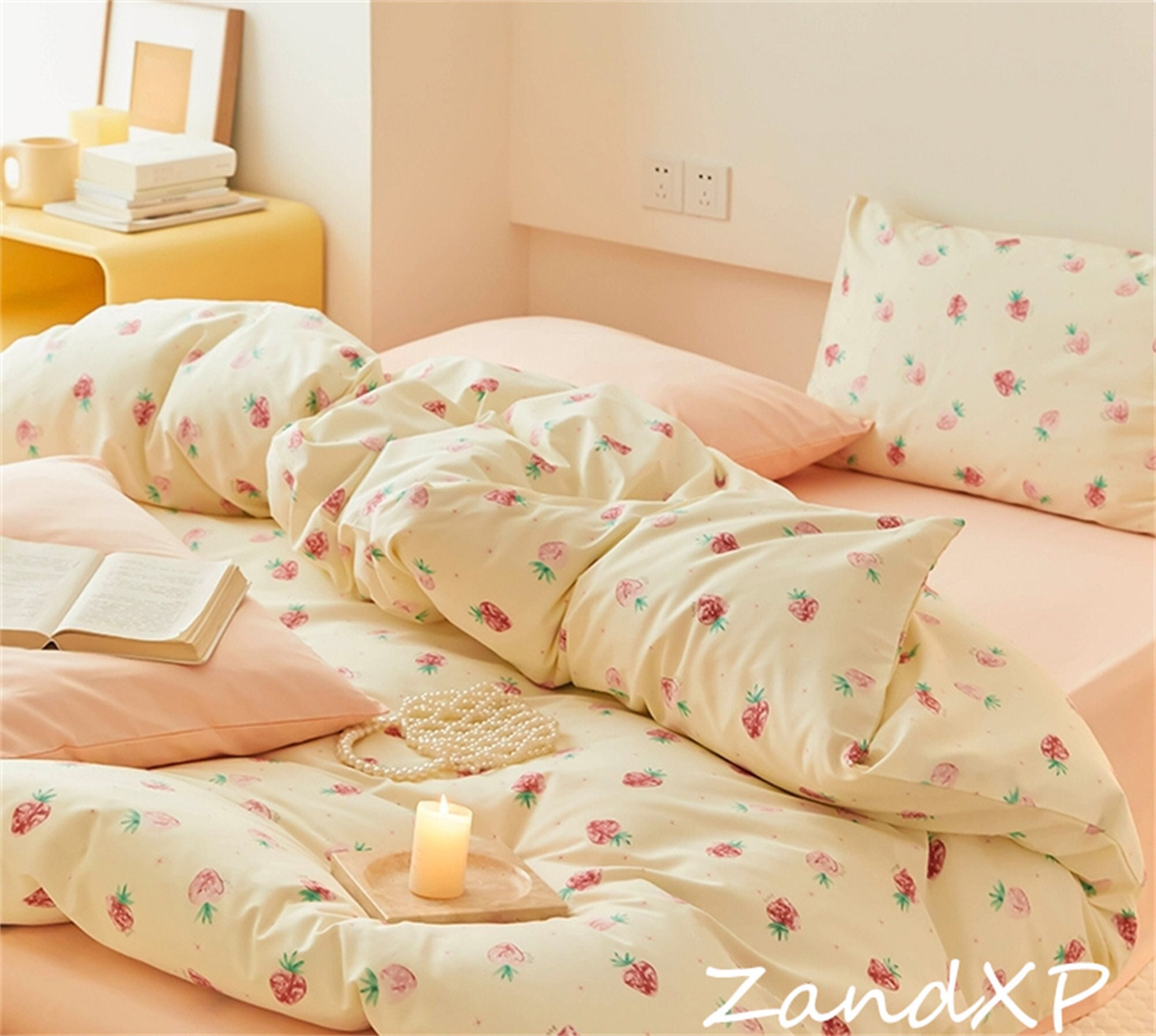 Strawberry comforter queen outlet